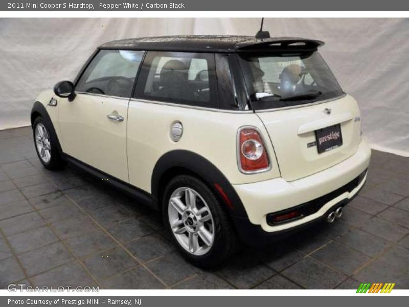 Pepper White / Carbon Black 2011 Mini Cooper S Hardtop