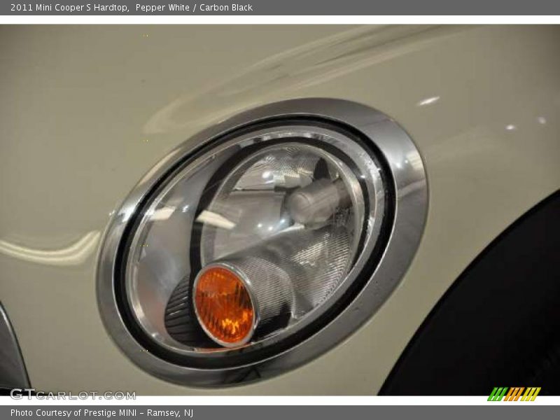 Pepper White / Carbon Black 2011 Mini Cooper S Hardtop