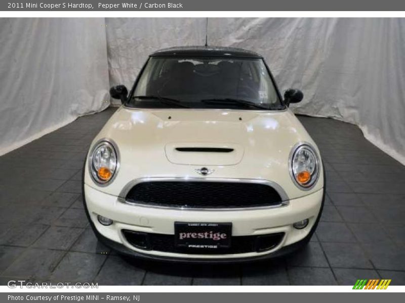 Pepper White / Carbon Black 2011 Mini Cooper S Hardtop