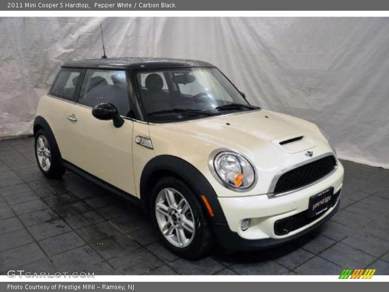 Pepper White / Carbon Black 2011 Mini Cooper S Hardtop