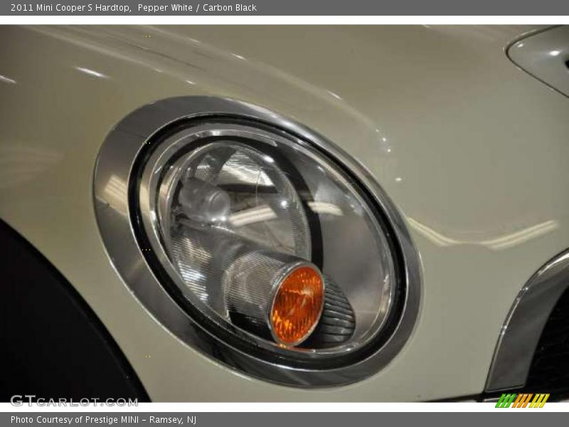 Pepper White / Carbon Black 2011 Mini Cooper S Hardtop