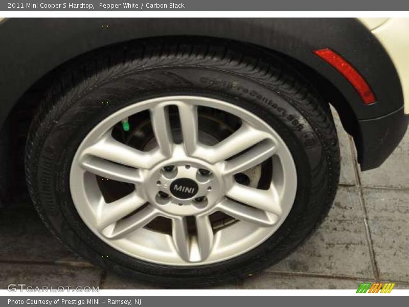 Pepper White / Carbon Black 2011 Mini Cooper S Hardtop