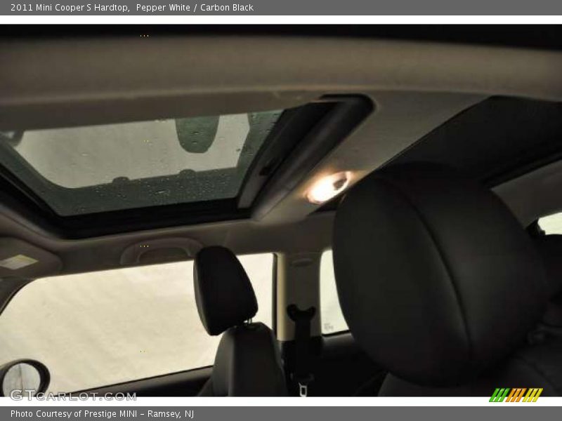 Pepper White / Carbon Black 2011 Mini Cooper S Hardtop