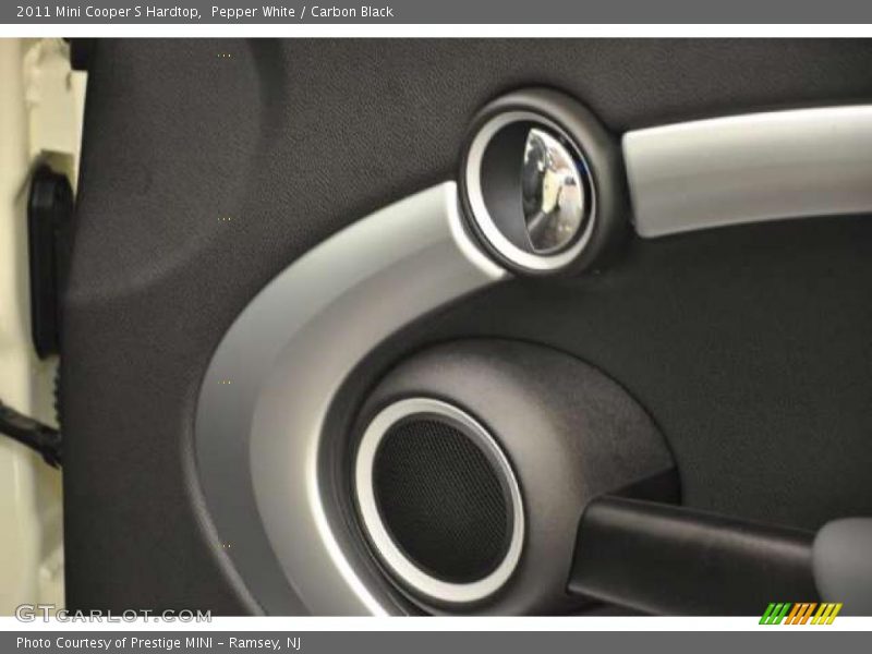 Pepper White / Carbon Black 2011 Mini Cooper S Hardtop
