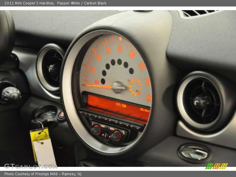 Pepper White / Carbon Black 2011 Mini Cooper S Hardtop
