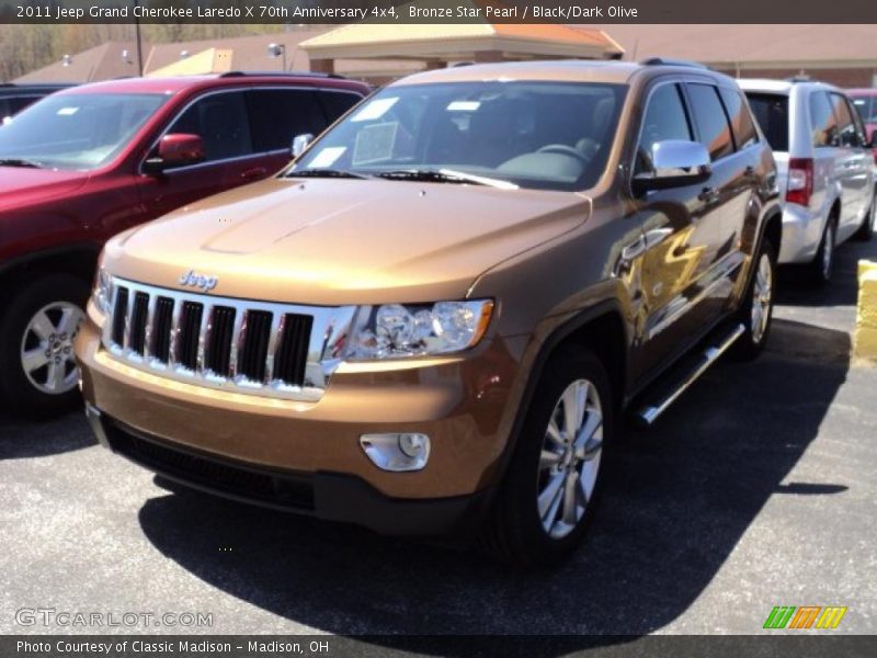Front 3/4 View of 2011 Grand Cherokee Laredo X 70th Anniversary 4x4