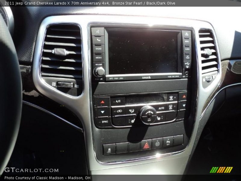Controls of 2011 Grand Cherokee Laredo X 70th Anniversary 4x4