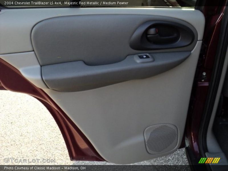 Majestic Red Metallic / Medium Pewter 2004 Chevrolet TrailBlazer LS 4x4