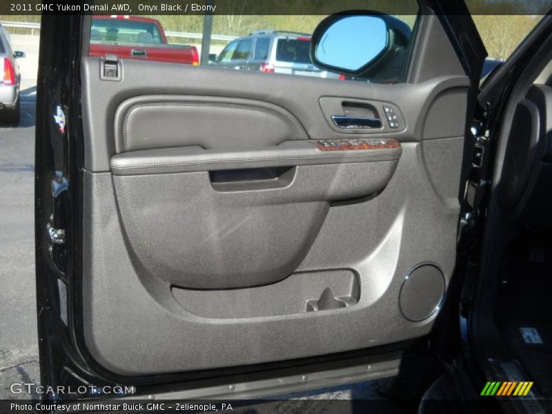 Onyx Black / Ebony 2011 GMC Yukon Denali AWD