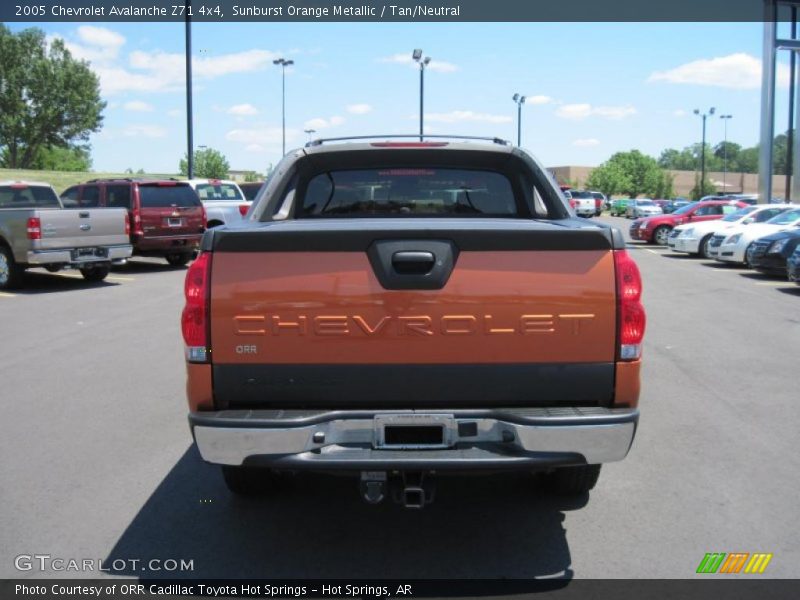 Sunburst Orange Metallic / Tan/Neutral 2005 Chevrolet Avalanche Z71 4x4