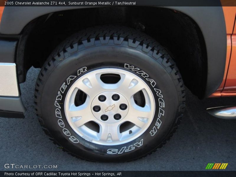 Sunburst Orange Metallic / Tan/Neutral 2005 Chevrolet Avalanche Z71 4x4