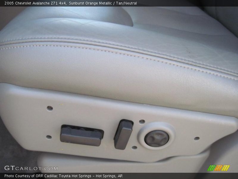 Sunburst Orange Metallic / Tan/Neutral 2005 Chevrolet Avalanche Z71 4x4