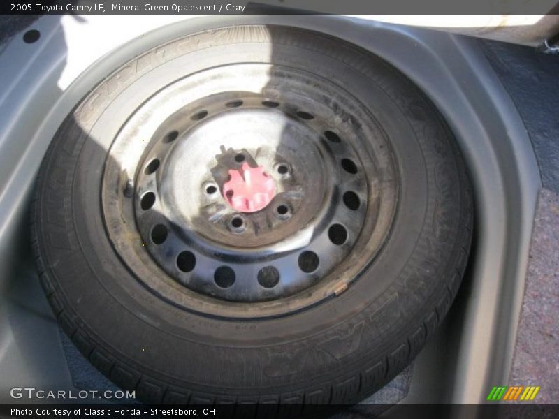 Mineral Green Opalescent / Gray 2005 Toyota Camry LE