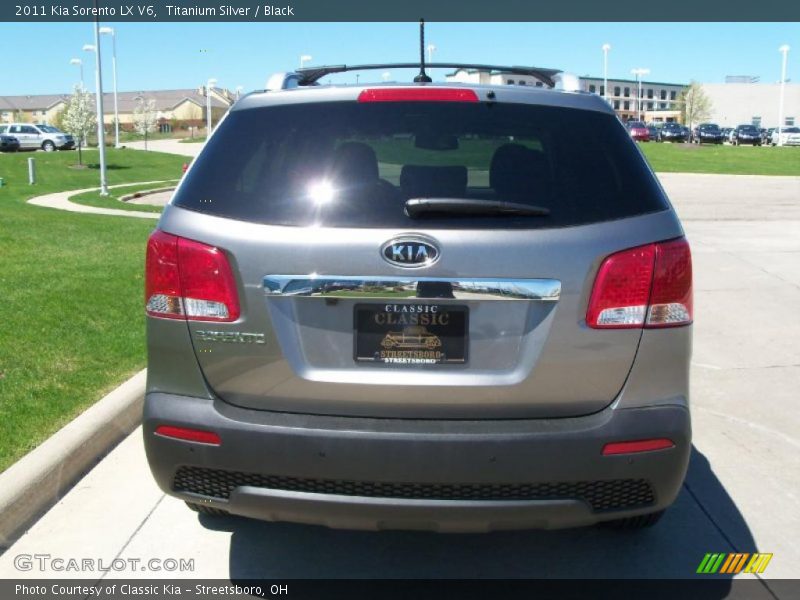 Titanium Silver / Black 2011 Kia Sorento LX V6