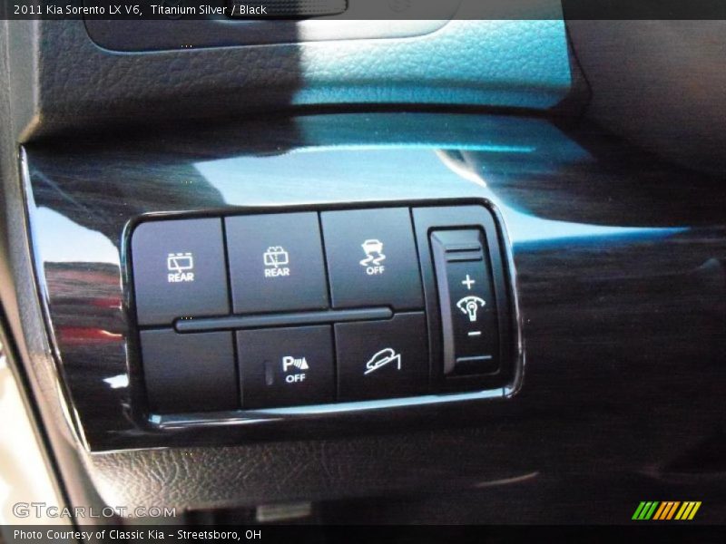 Titanium Silver / Black 2011 Kia Sorento LX V6