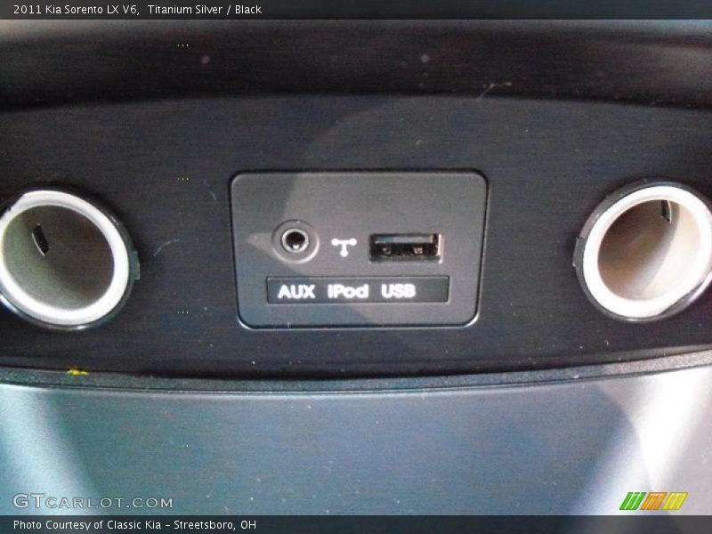 Titanium Silver / Black 2011 Kia Sorento LX V6