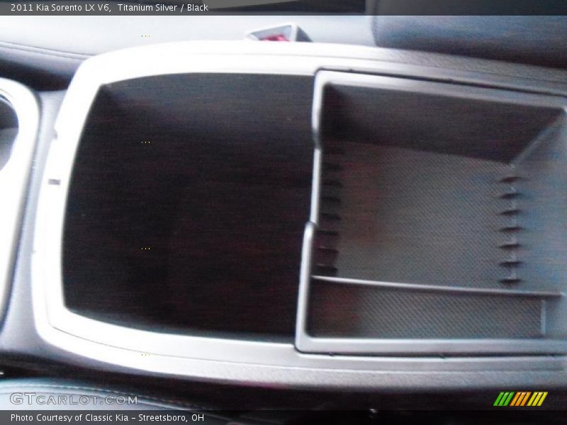 Titanium Silver / Black 2011 Kia Sorento LX V6