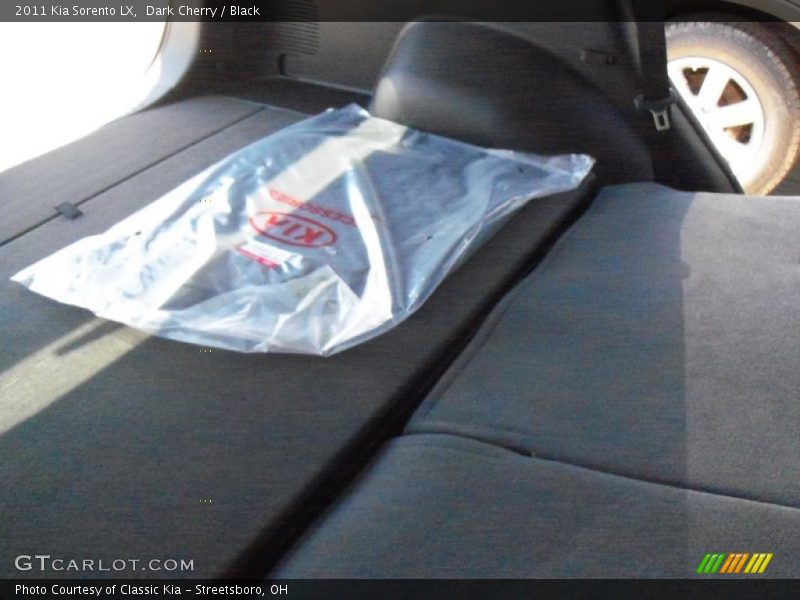 Dark Cherry / Black 2011 Kia Sorento LX