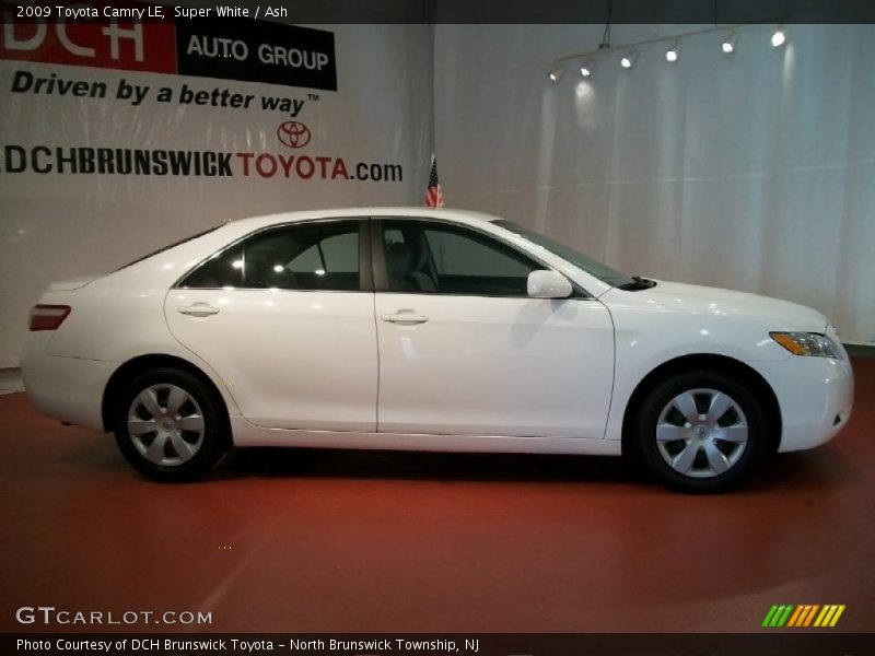 Super White / Ash 2009 Toyota Camry LE