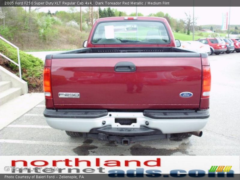 Dark Toreador Red Metallic / Medium Flint 2005 Ford F250 Super Duty XLT Regular Cab 4x4