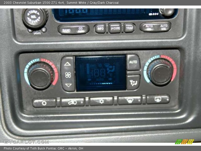 Summit White / Gray/Dark Charcoal 2003 Chevrolet Suburban 1500 Z71 4x4