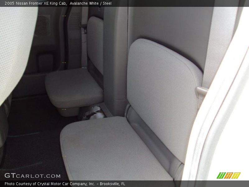 Avalanche White / Steel 2005 Nissan Frontier XE King Cab
