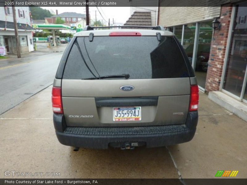 Mineral Grey Metallic / Graphite 2005 Ford Explorer XLS 4x4