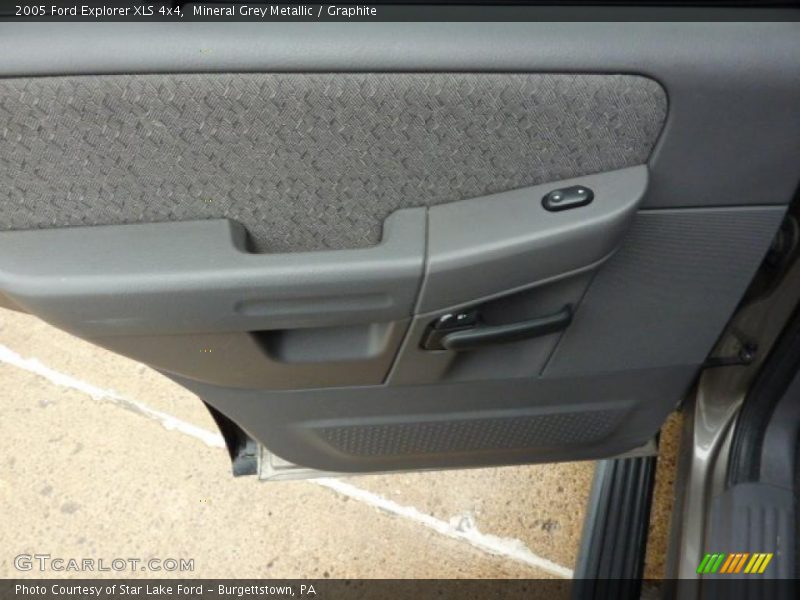 Mineral Grey Metallic / Graphite 2005 Ford Explorer XLS 4x4