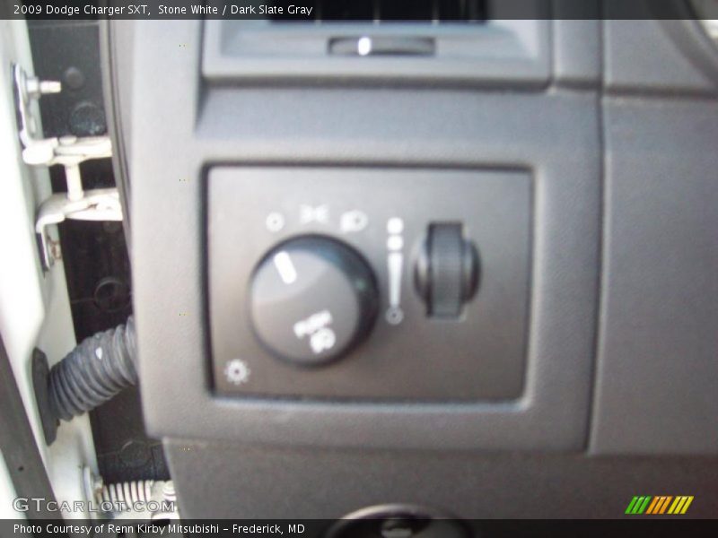 Stone White / Dark Slate Gray 2009 Dodge Charger SXT