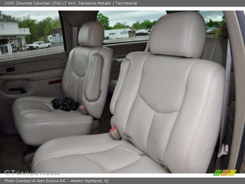 Sandstone Metallic / Tan/Neutral 2005 Chevrolet Suburban 1500 LT 4x4