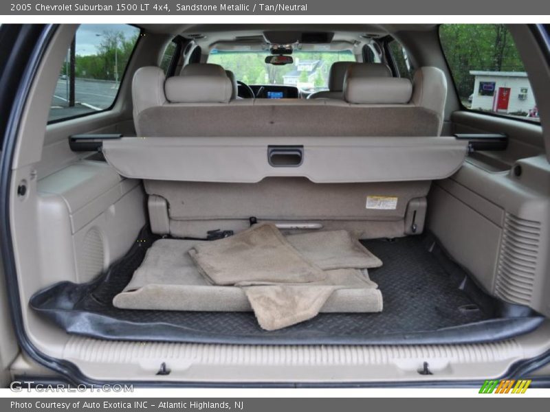 Sandstone Metallic / Tan/Neutral 2005 Chevrolet Suburban 1500 LT 4x4