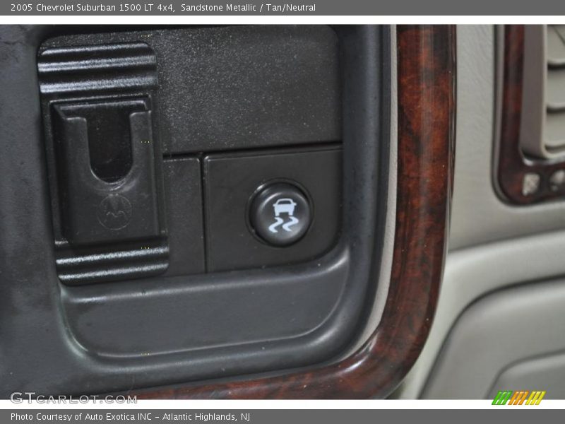 Sandstone Metallic / Tan/Neutral 2005 Chevrolet Suburban 1500 LT 4x4