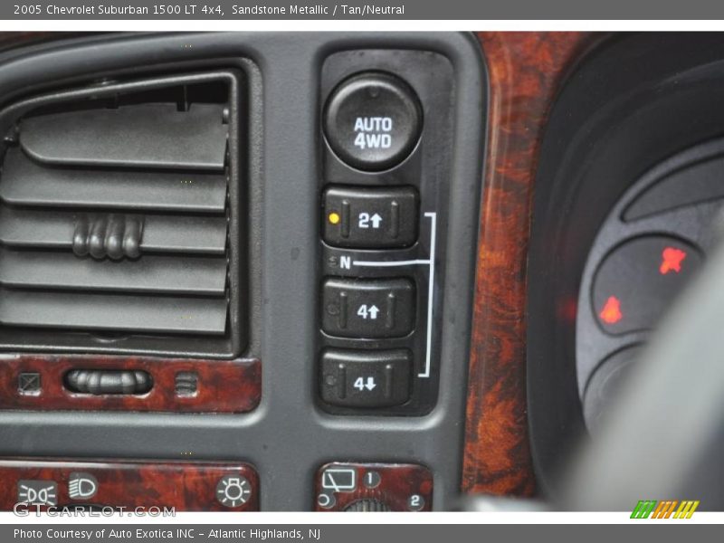 Sandstone Metallic / Tan/Neutral 2005 Chevrolet Suburban 1500 LT 4x4