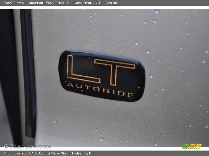 Sandstone Metallic / Tan/Neutral 2005 Chevrolet Suburban 1500 LT 4x4