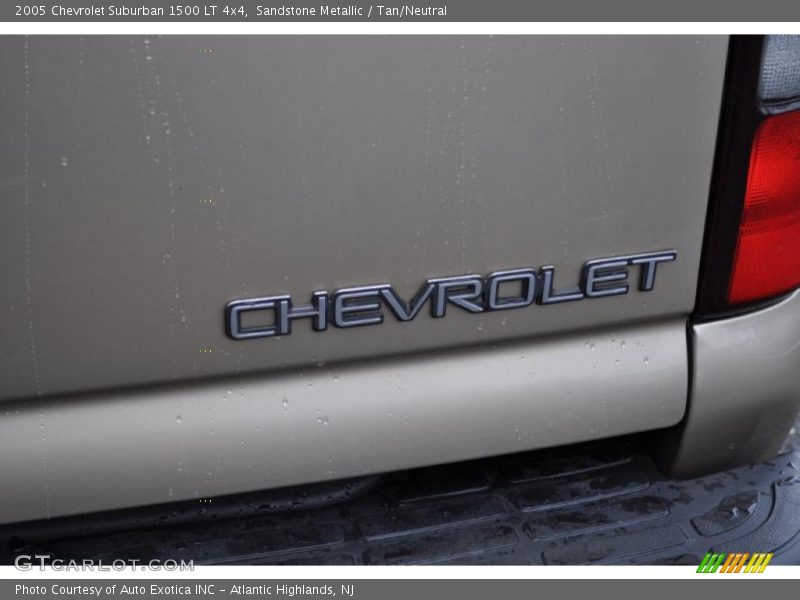 Sandstone Metallic / Tan/Neutral 2005 Chevrolet Suburban 1500 LT 4x4