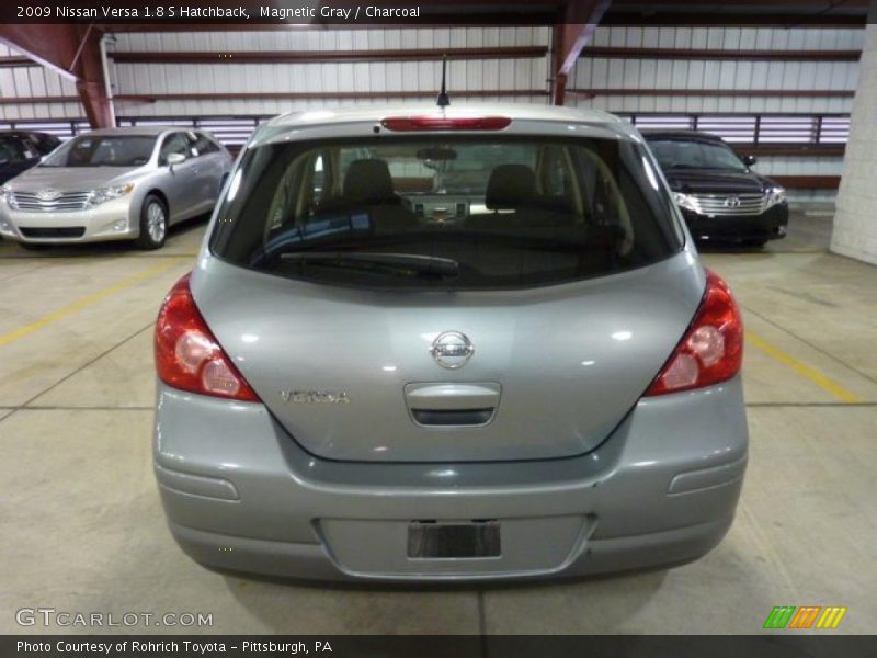 Magnetic Gray / Charcoal 2009 Nissan Versa 1.8 S Hatchback