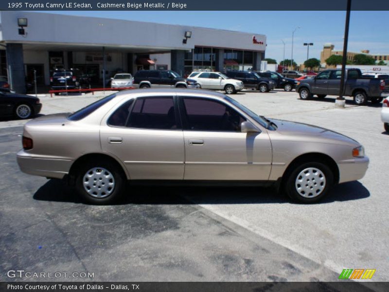 Cashmere Beige Metallic / Beige 1995 Toyota Camry LE Sedan