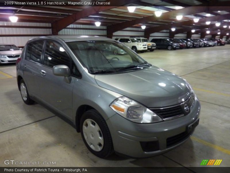 Magnetic Gray / Charcoal 2009 Nissan Versa 1.8 S Hatchback