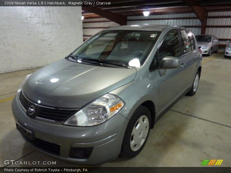 Magnetic Gray / Charcoal 2009 Nissan Versa 1.8 S Hatchback