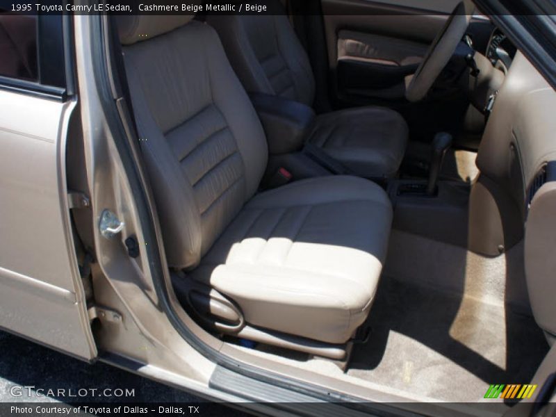 Cashmere Beige Metallic / Beige 1995 Toyota Camry LE Sedan