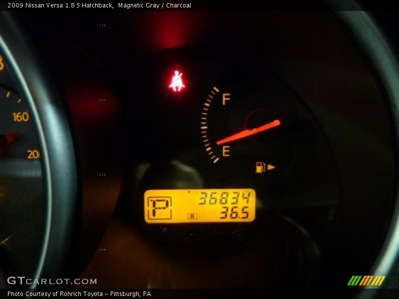 Magnetic Gray / Charcoal 2009 Nissan Versa 1.8 S Hatchback