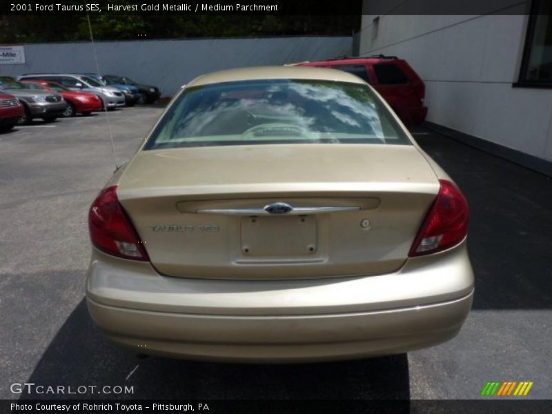 Harvest Gold Metallic / Medium Parchment 2001 Ford Taurus SES