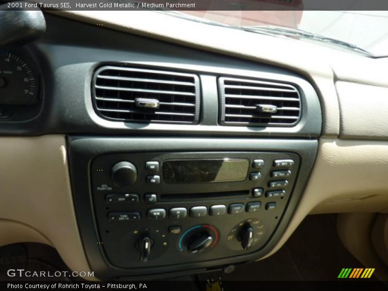 Harvest Gold Metallic / Medium Parchment 2001 Ford Taurus SES
