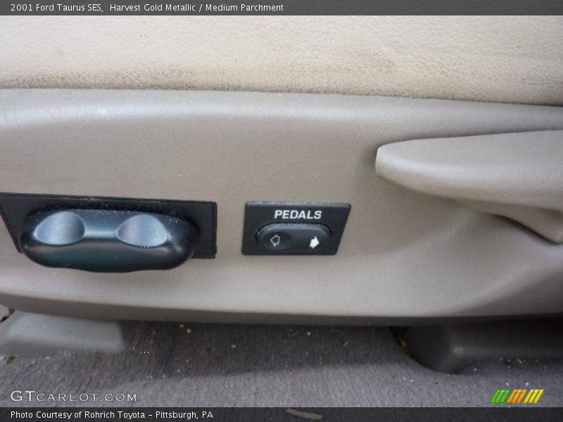 Harvest Gold Metallic / Medium Parchment 2001 Ford Taurus SES