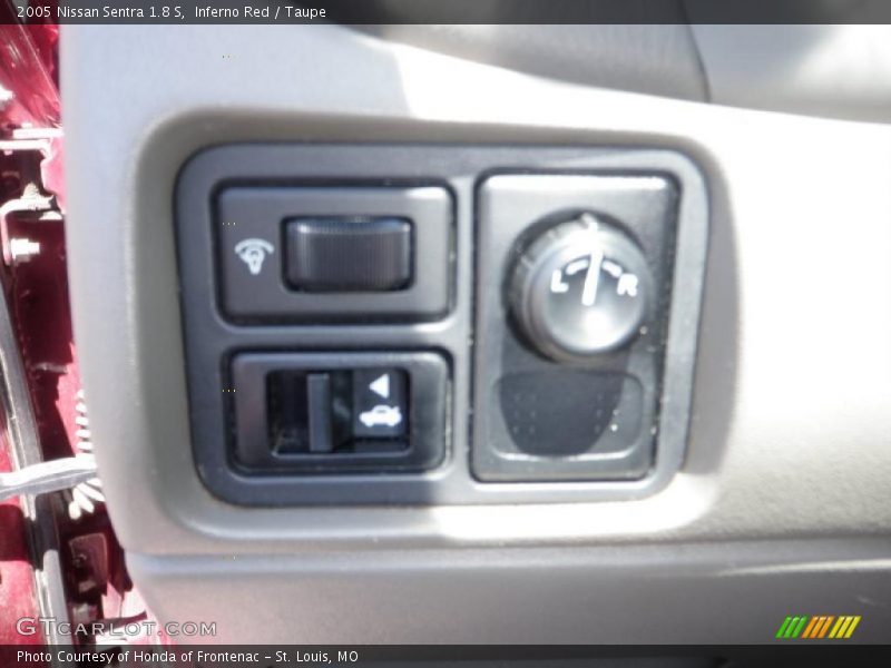 Inferno Red / Taupe 2005 Nissan Sentra 1.8 S