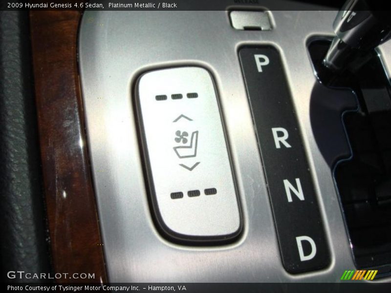 Platinum Metallic / Black 2009 Hyundai Genesis 4.6 Sedan