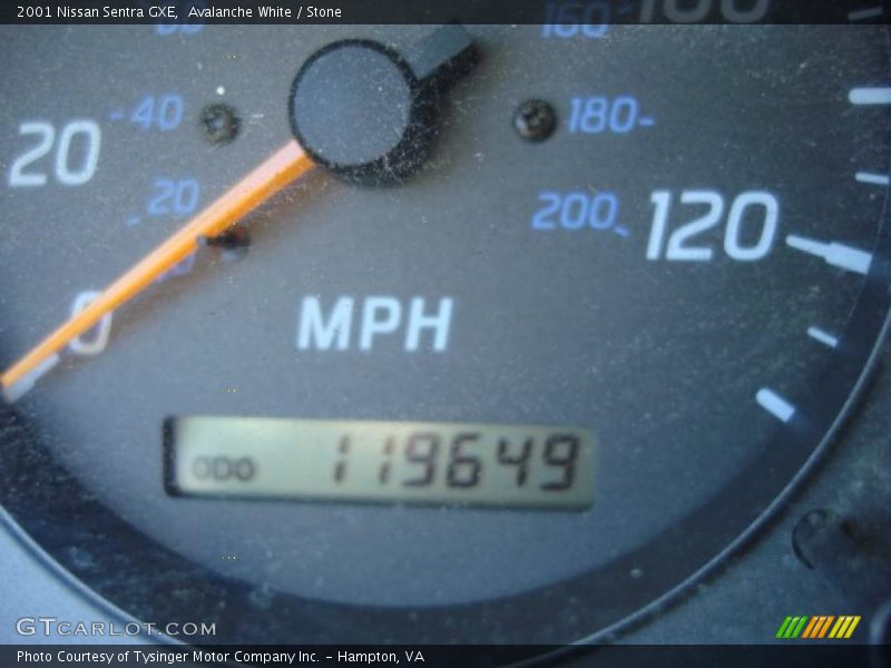 Avalanche White / Stone 2001 Nissan Sentra GXE