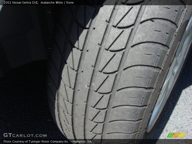 Avalanche White / Stone 2001 Nissan Sentra GXE