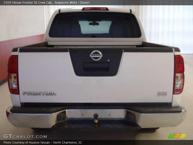Avalanche White / Desert 2006 Nissan Frontier SE Crew Cab