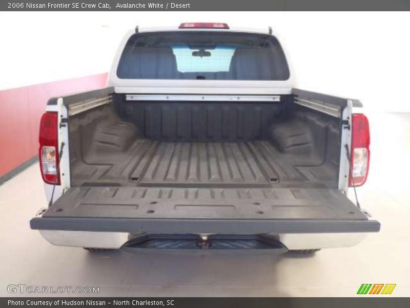 Avalanche White / Desert 2006 Nissan Frontier SE Crew Cab